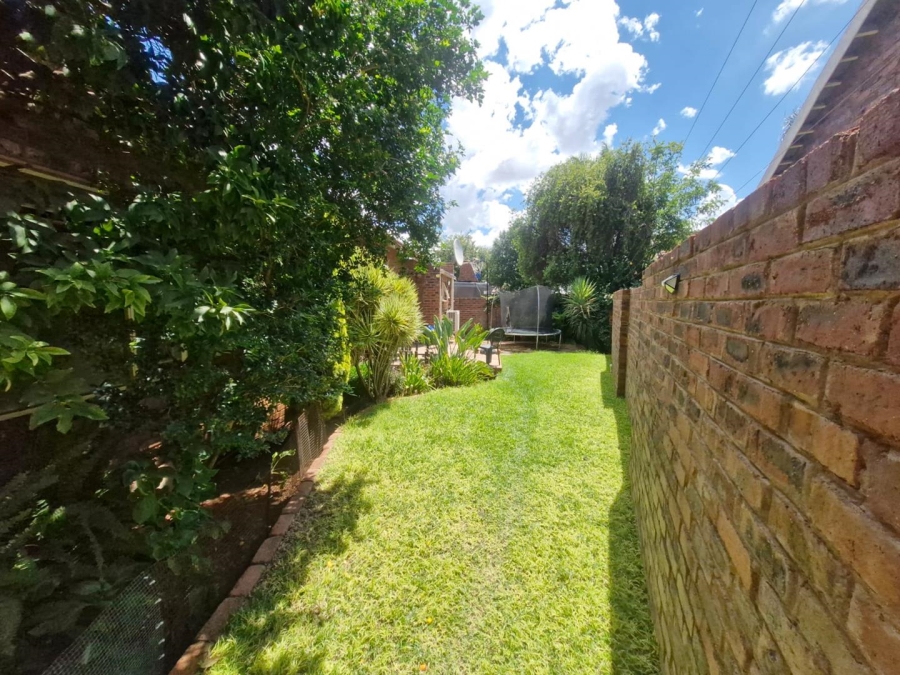 3 Bedroom Property for Sale in Rhodesdene Northern Cape